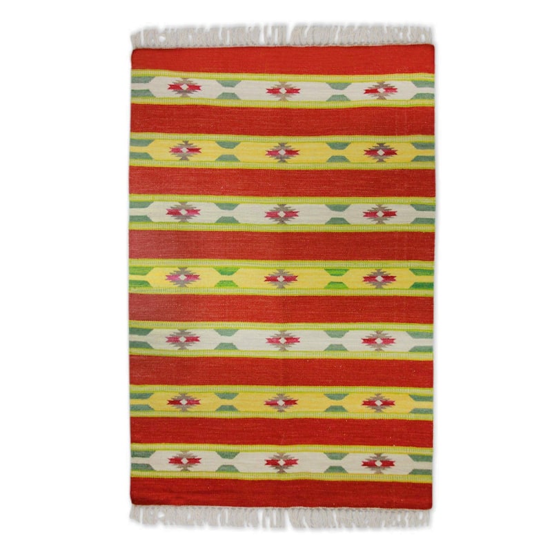 Handmade Scarlet Garden Wool area rug (India ) - Big