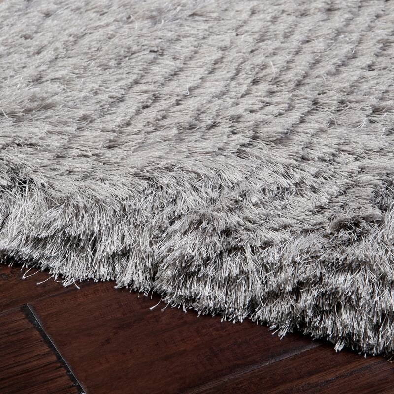 Hand-woven Altus Plush Area Rug