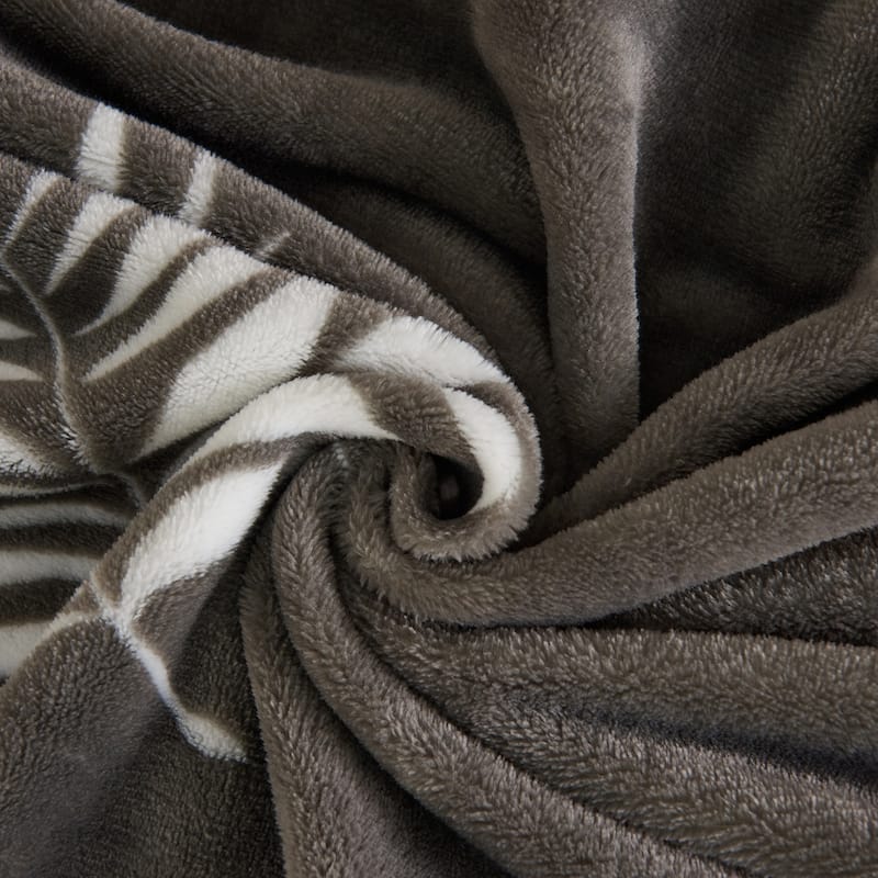Luxuriously Velvety Plush Blanket Soft Lightweight Blanket