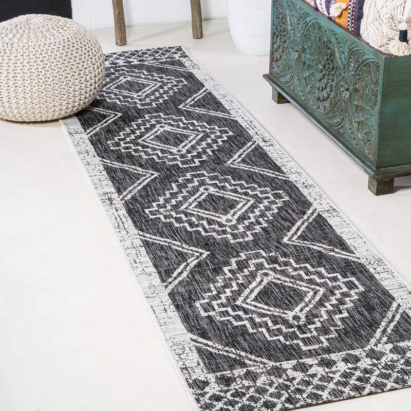 JONATHAN Y Carwa Diamond Tribal Medallion Indoor/Outdoor Area Rug