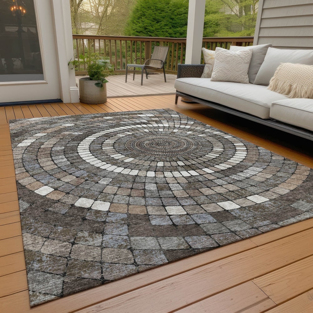 Machine Washable Indoor/Outdoor Contemporary Pinwheel Chantille Rug