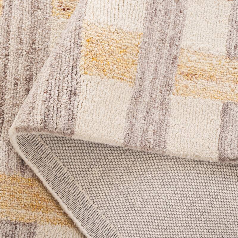 SAFAVIEH Handmade Genre Kwang Checkered Wool Rug