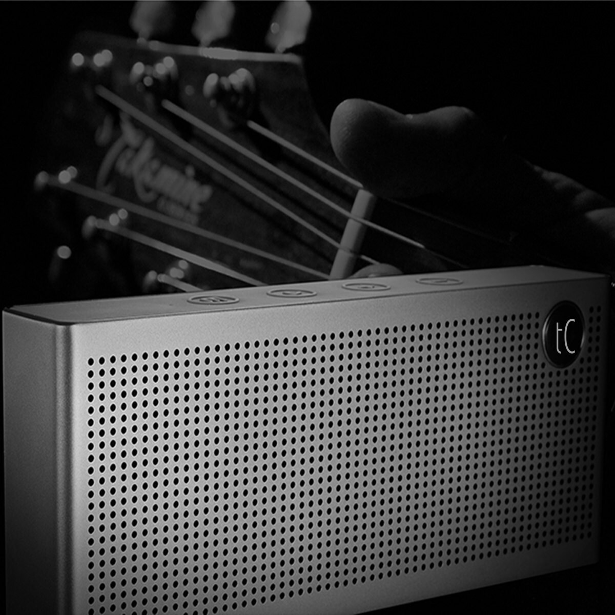 techcomm pelican wireless portable bluetooth hifi speaker