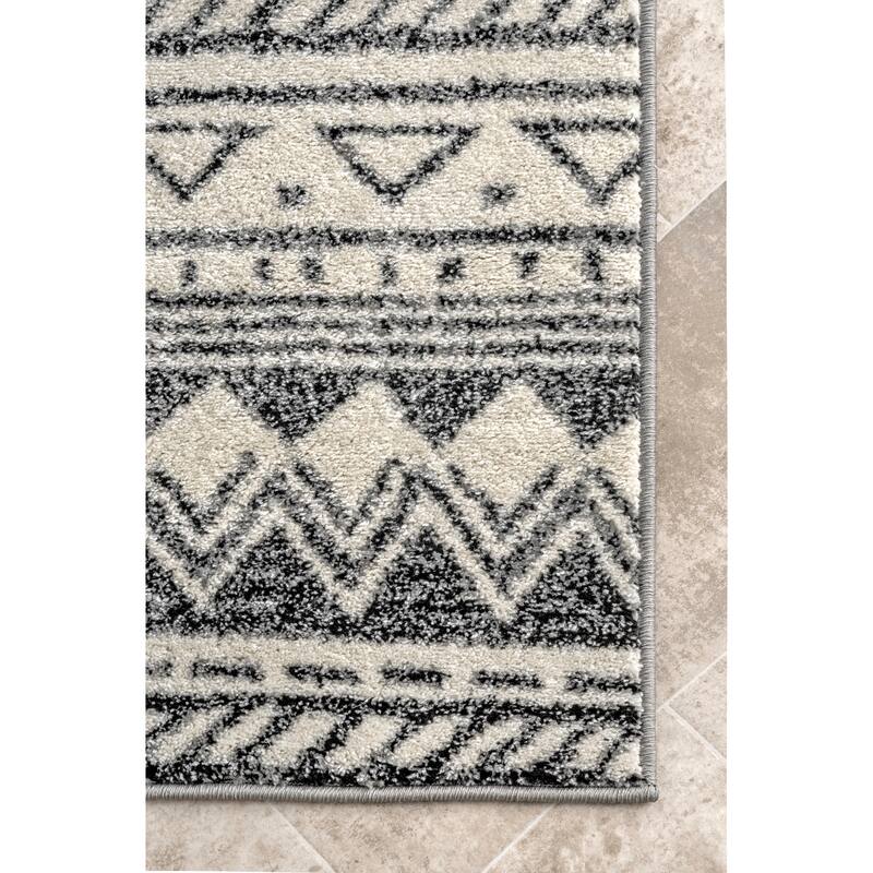 Nuloom Transitional Tribal Becky Area Rug