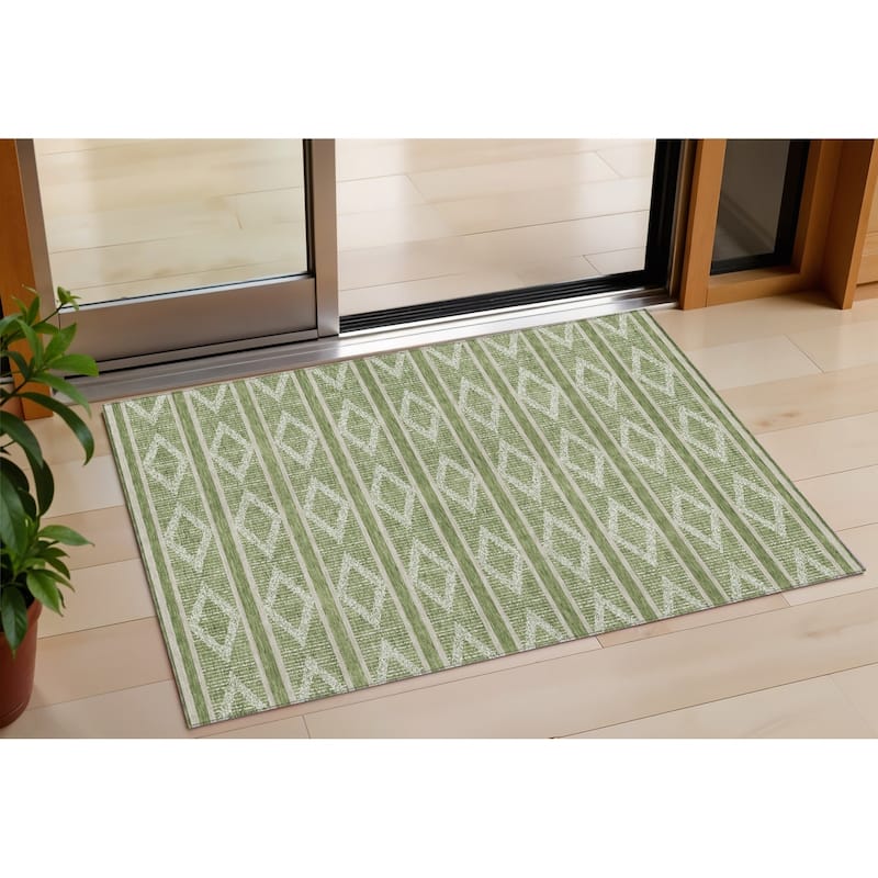 HomeRoots Geometric Transitional Rectangle Outdoor Rug - 3' x 5'