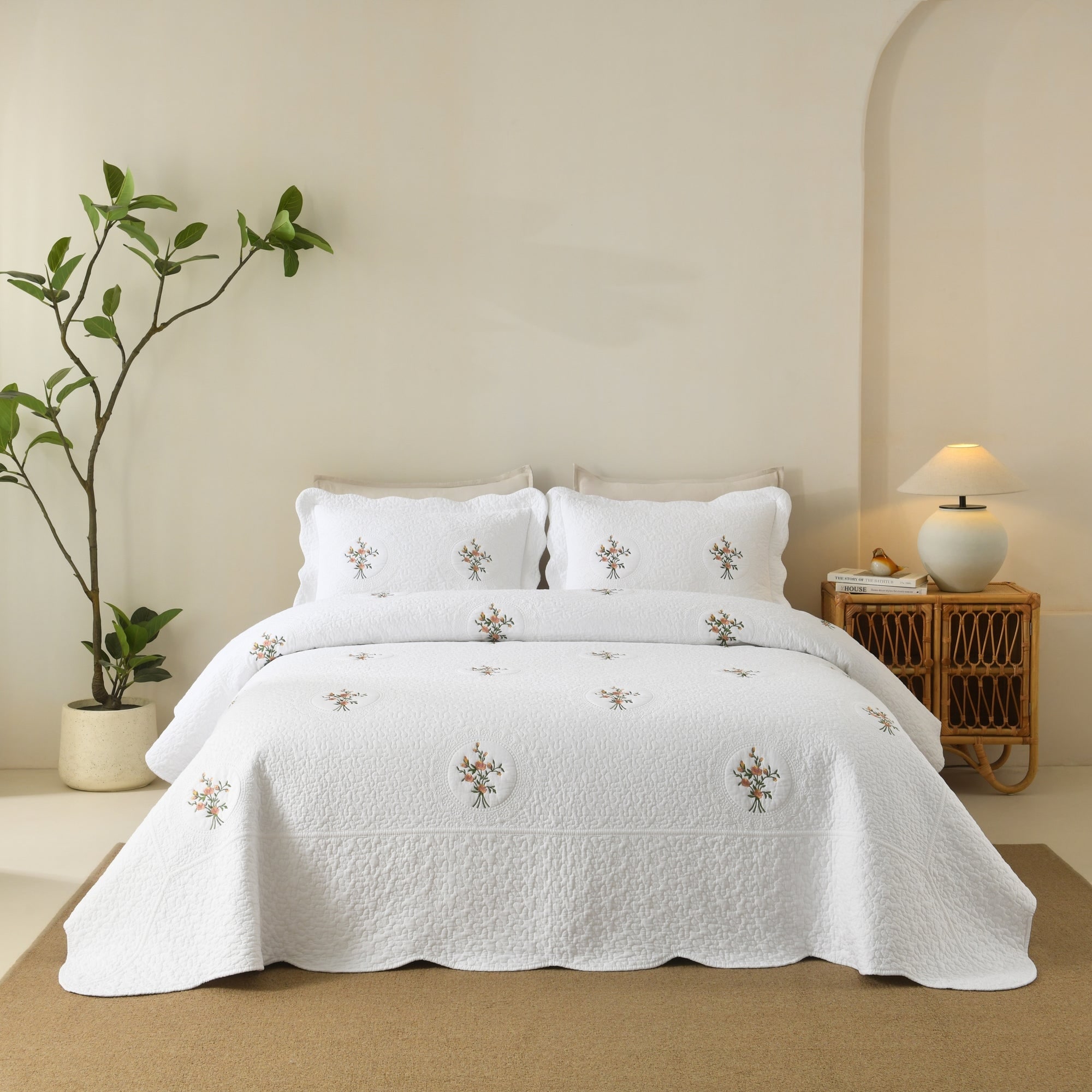 MarCielo Cotton White Rose Bouquet Quilt Set