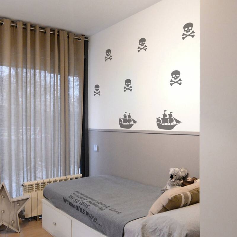 Tempaper Pirate Skull & Crossbones Removable Wall Decals (2 Sheets)