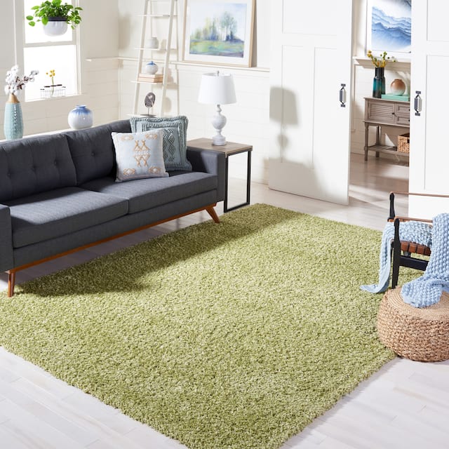SAFAVIEH California Shag Izat 2-inch Thick Area Rug - 6'7" x 9'6" - Green