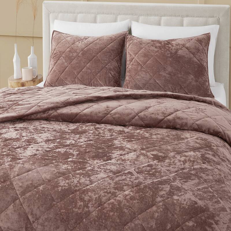 Wonderful Diamond Velvet 3 Piece Quilt Set