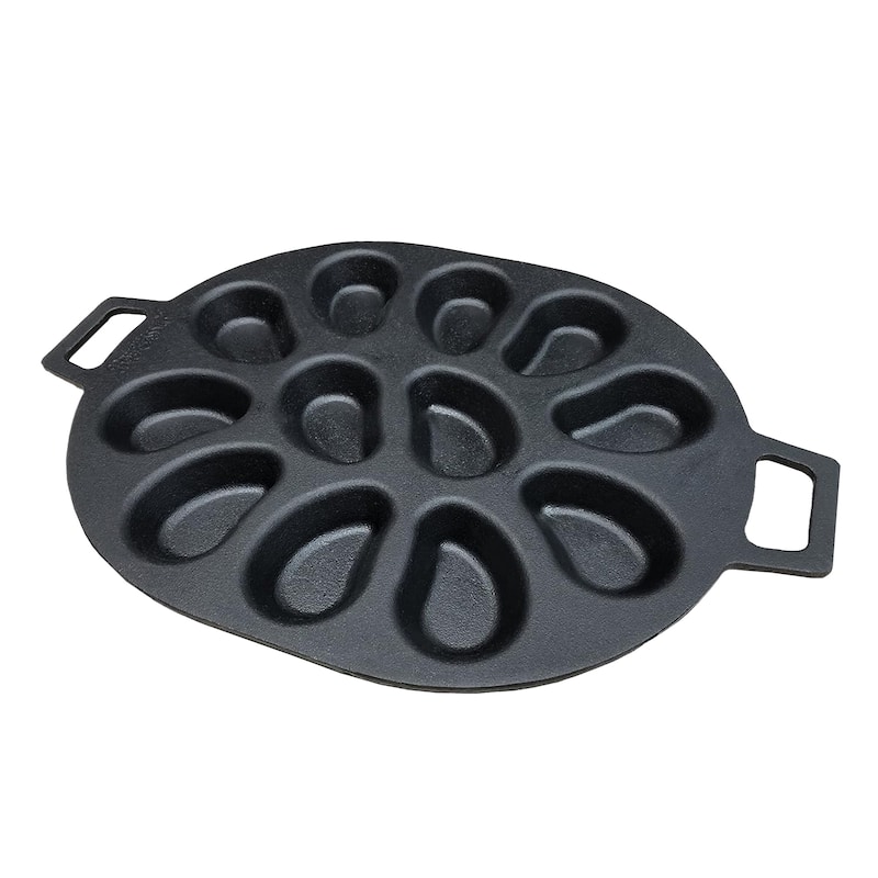 Bayou Classic Cast Iron Shellfish Shaped Oyster Grill Pan for 12 Clams, Black - 146.4