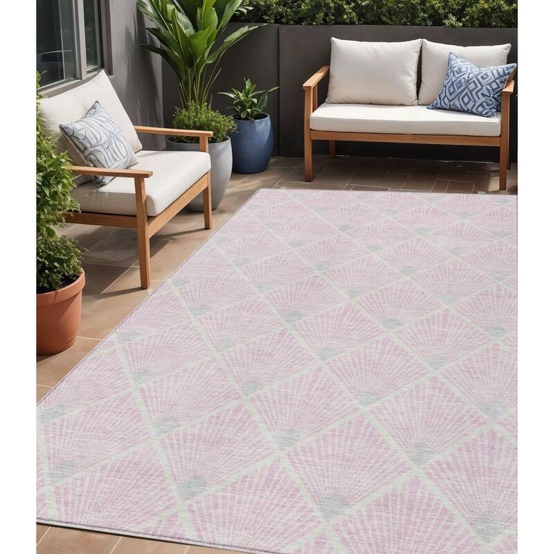 HomeRoots Geometric Transitional Rectangle Outdoor Rug - 5' X 8'