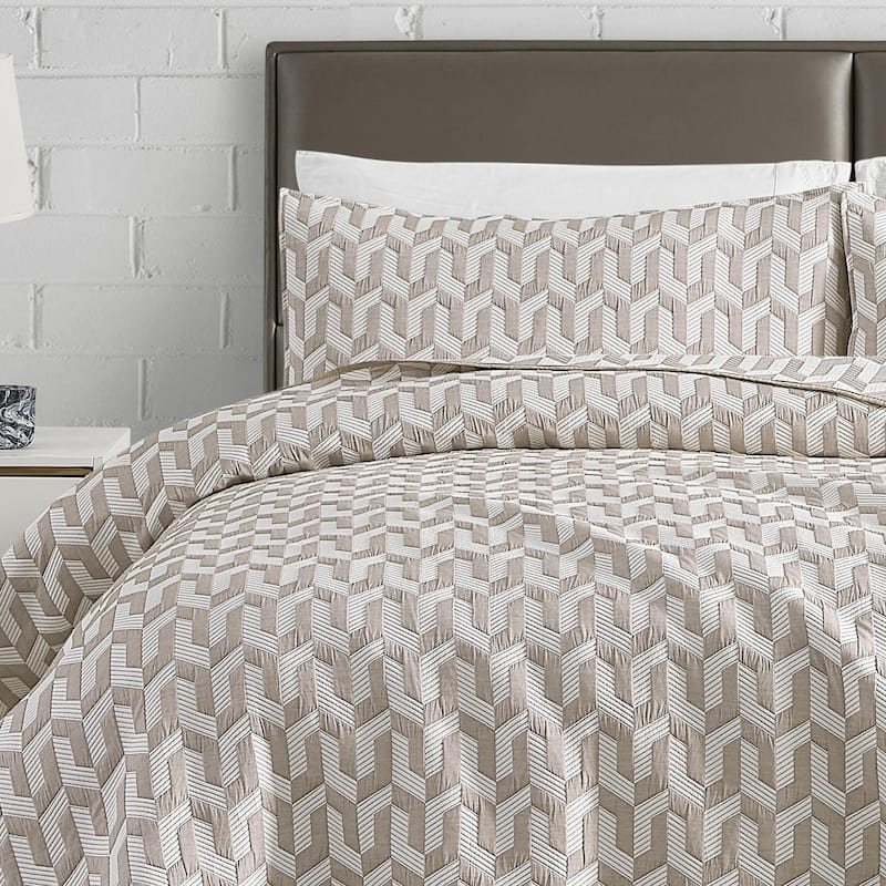 DESIGN STUDIO Torino Geo Soft Woven Matelasse Reversible Jacquard Cotton Blend Quilt Set