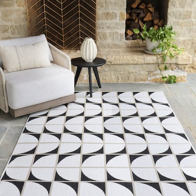 Lavant Geometric Indoor/Outdoor Area Rug