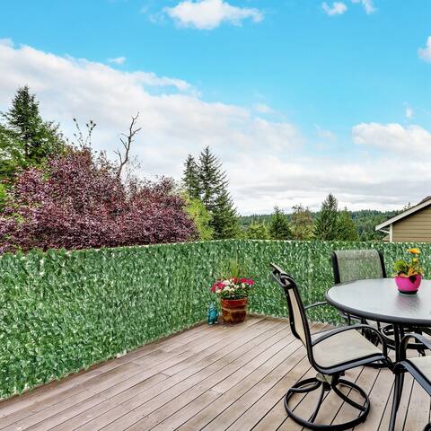 Outsunny 118" x 39" Artificial Privacy Fence Screen Faux Hedge Leaf Ivy Vine Leaf Decoration, Dark Green - 118" L x 39.25" H