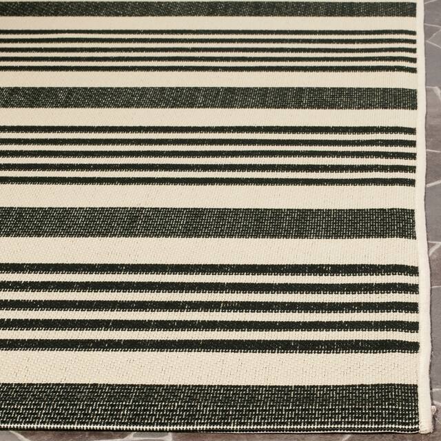SAFAVIEH Courtyard Charmaine Indoor/ Outdoor Waterproof Area Rug