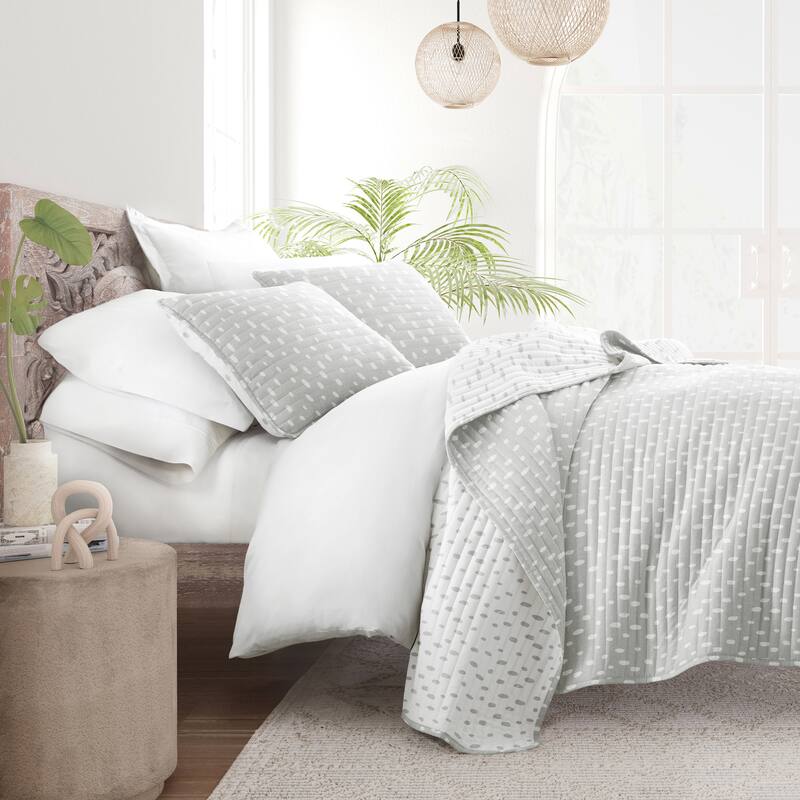 Becky Cameron All Season 3 Piece Painted Dots Reversible Quilt Set with Shams