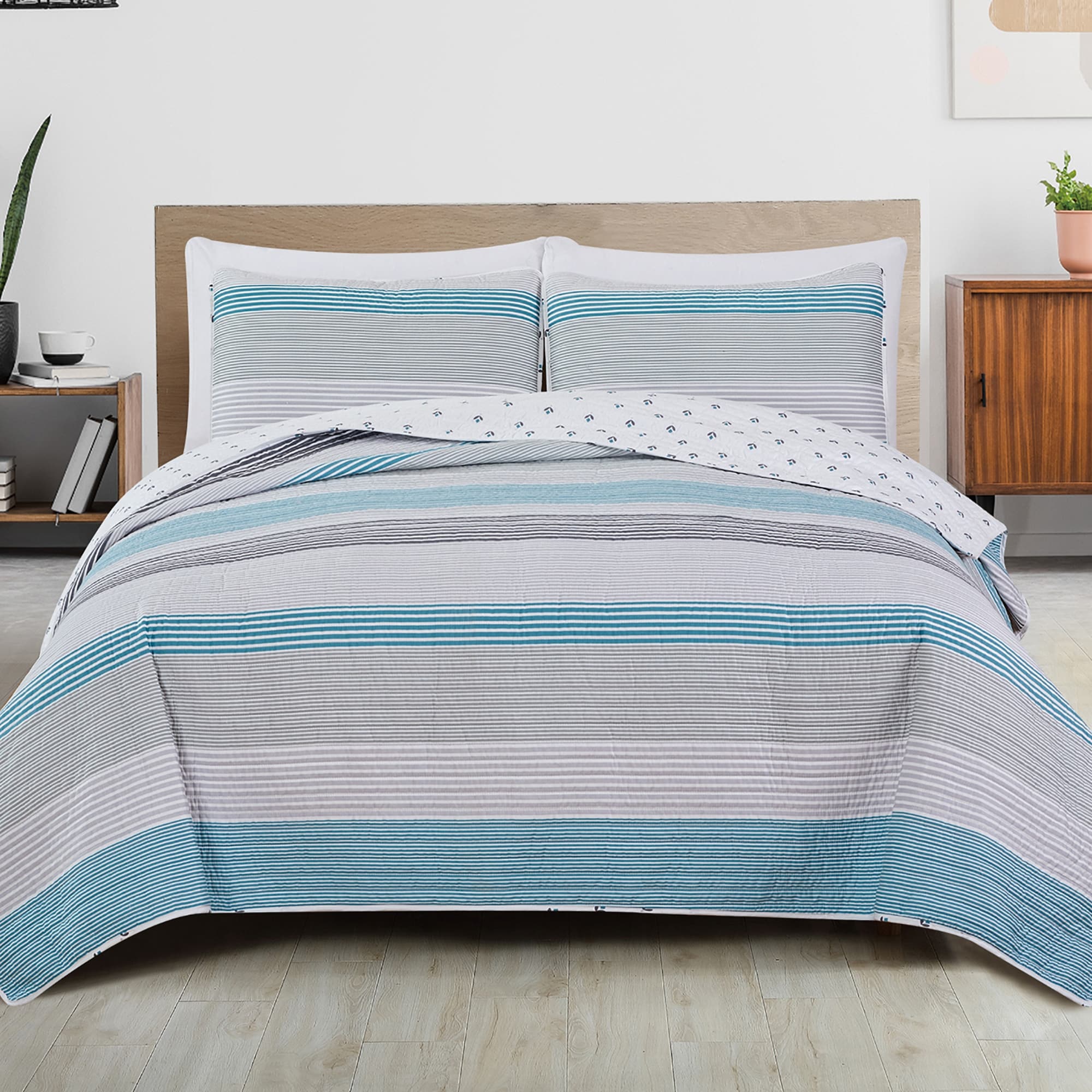 Premium Striped Microfiber Quilt Set With Shams - On Sale - Bed