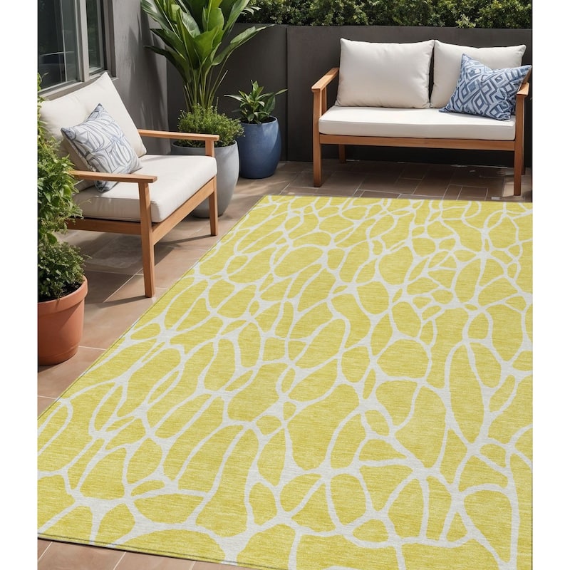 HomeRoots Geometric Transitional Rectangle Outdoor Rug - 5' X 8'