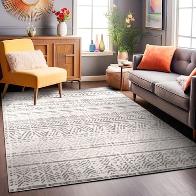 The Curated Nomad Midtown Geometric Distressed Bohemian Rug