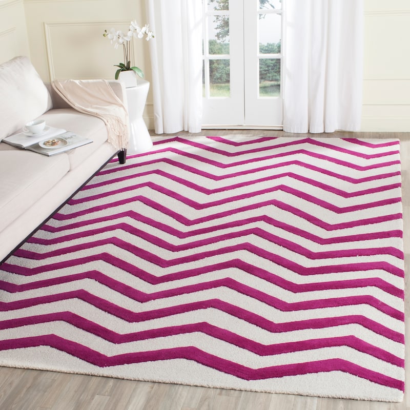 SAFAVIEH Handmade Cambridge Terttu Chevron Wool Rug - 6' x 9' - Ivory/Fuchsia
