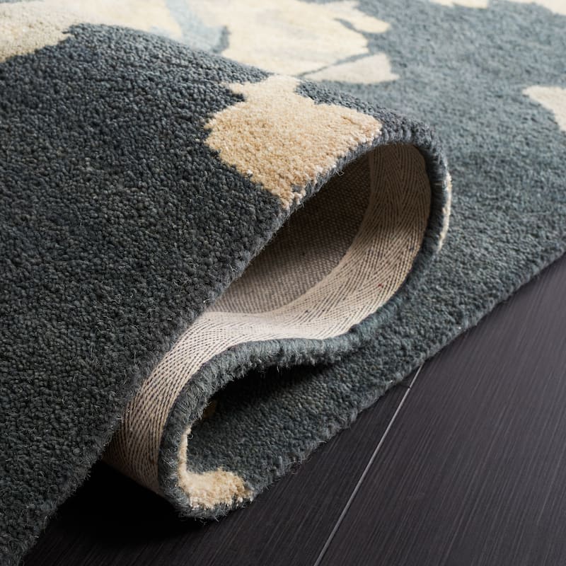 SAFAVIEH Handmade Bella Tinatin Modern Floral Wool Rug