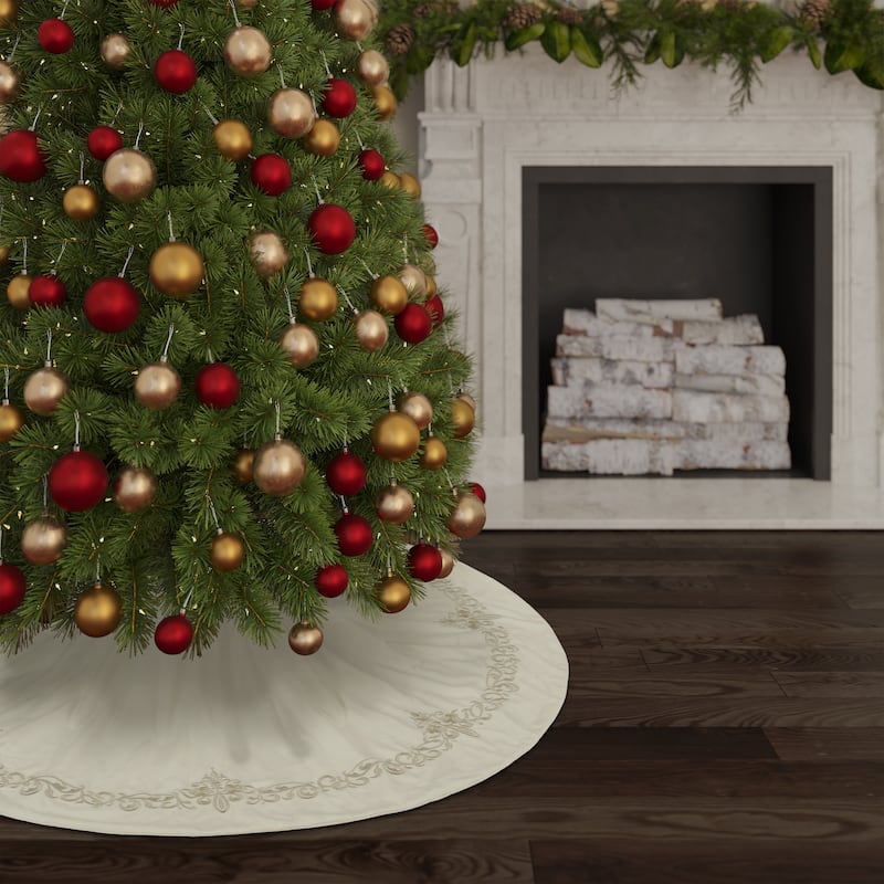 J. Queen New York Noelle Christmas Tree Skirt