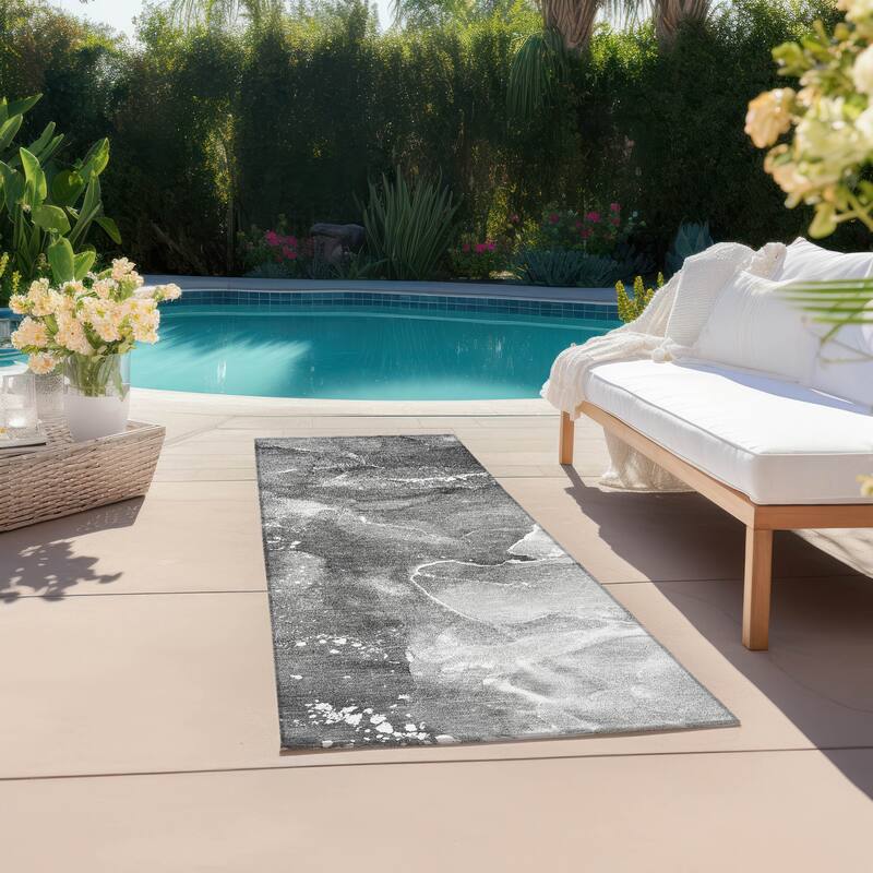 Machine Washable Indoor/ Outdoor Abstract Chantille Rug - Gray - 2'3" x 7'6"