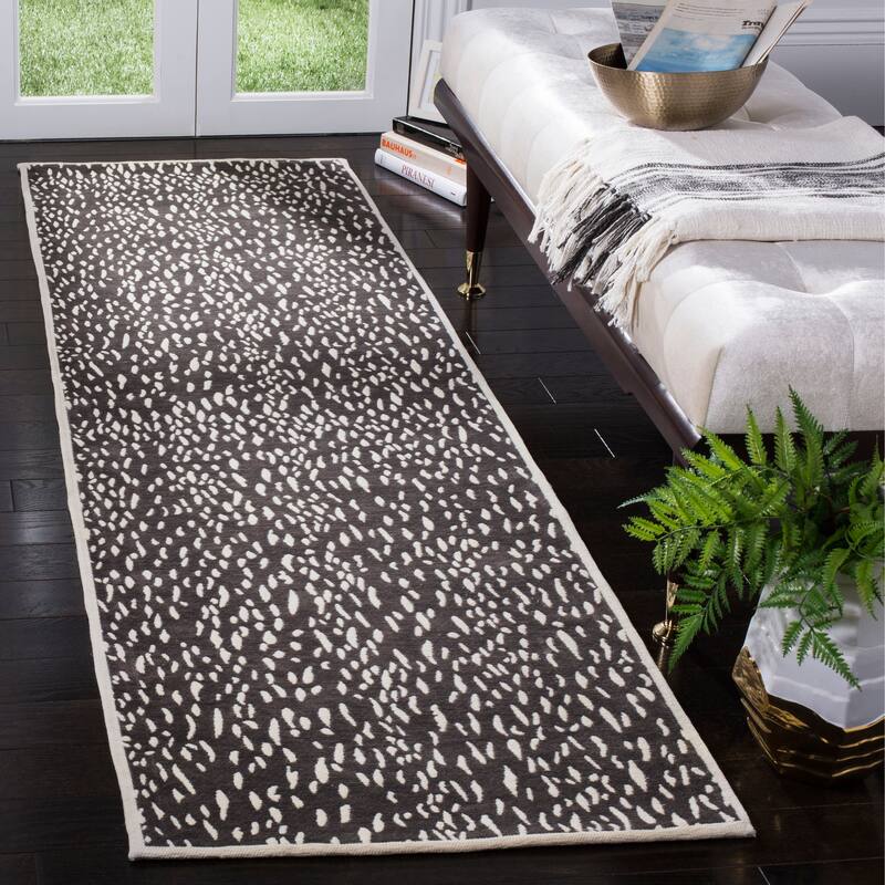 SAFAVIEH Handmade Marbella Goril Modern Polyester Rug