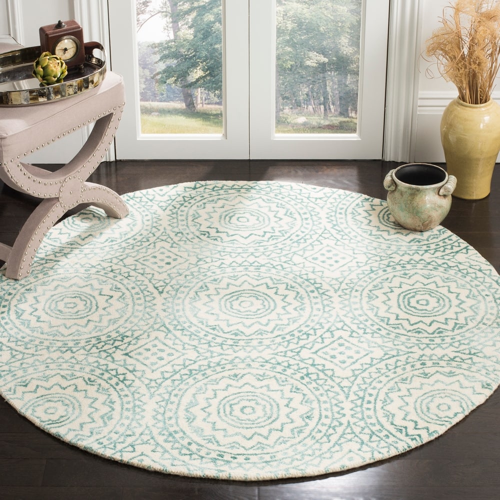 SAFAVIEH Handmade Bella Heita Modern Floral Wool Rug