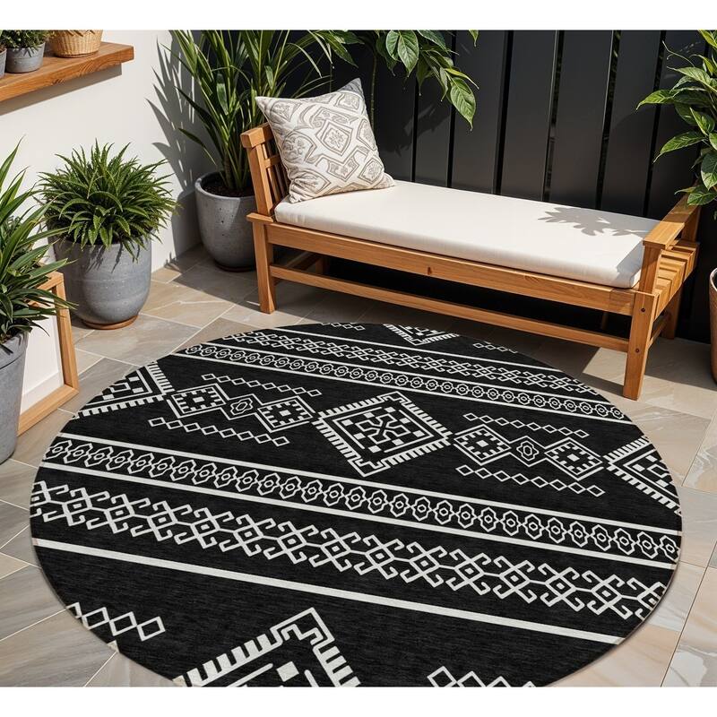 HomeRoots Southwestern Transitional Rectangle Outdoor Rug - 8' Round