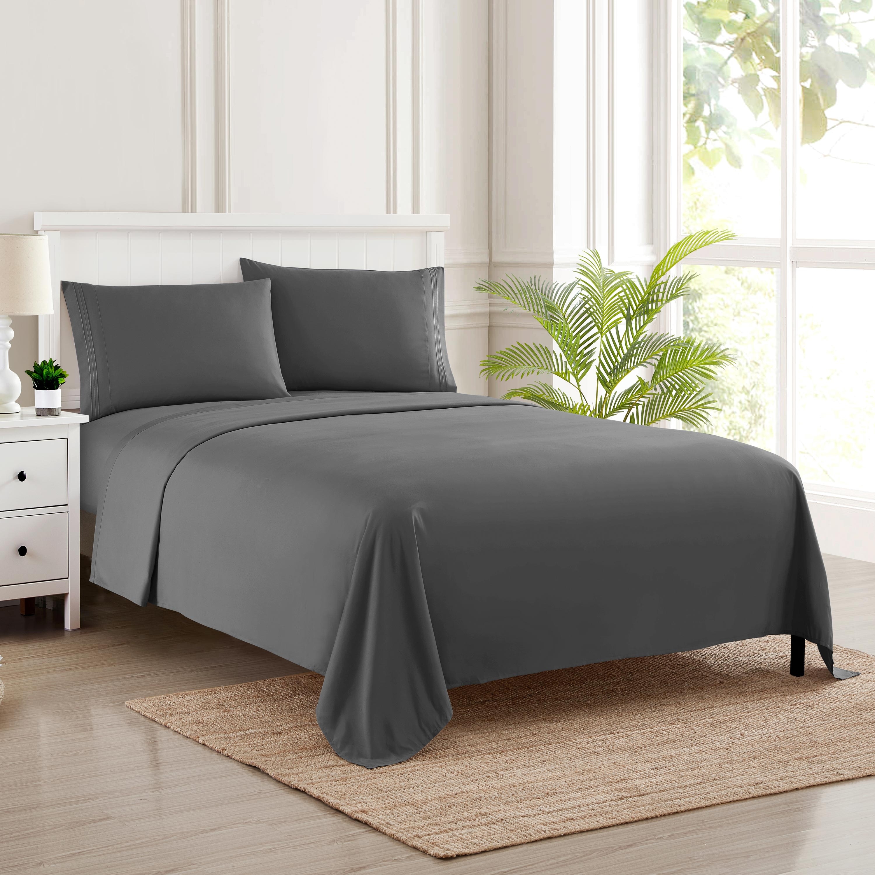 Deep Pocket Soft Microfiber 4 piece Solid Color Bed Sheet Set On