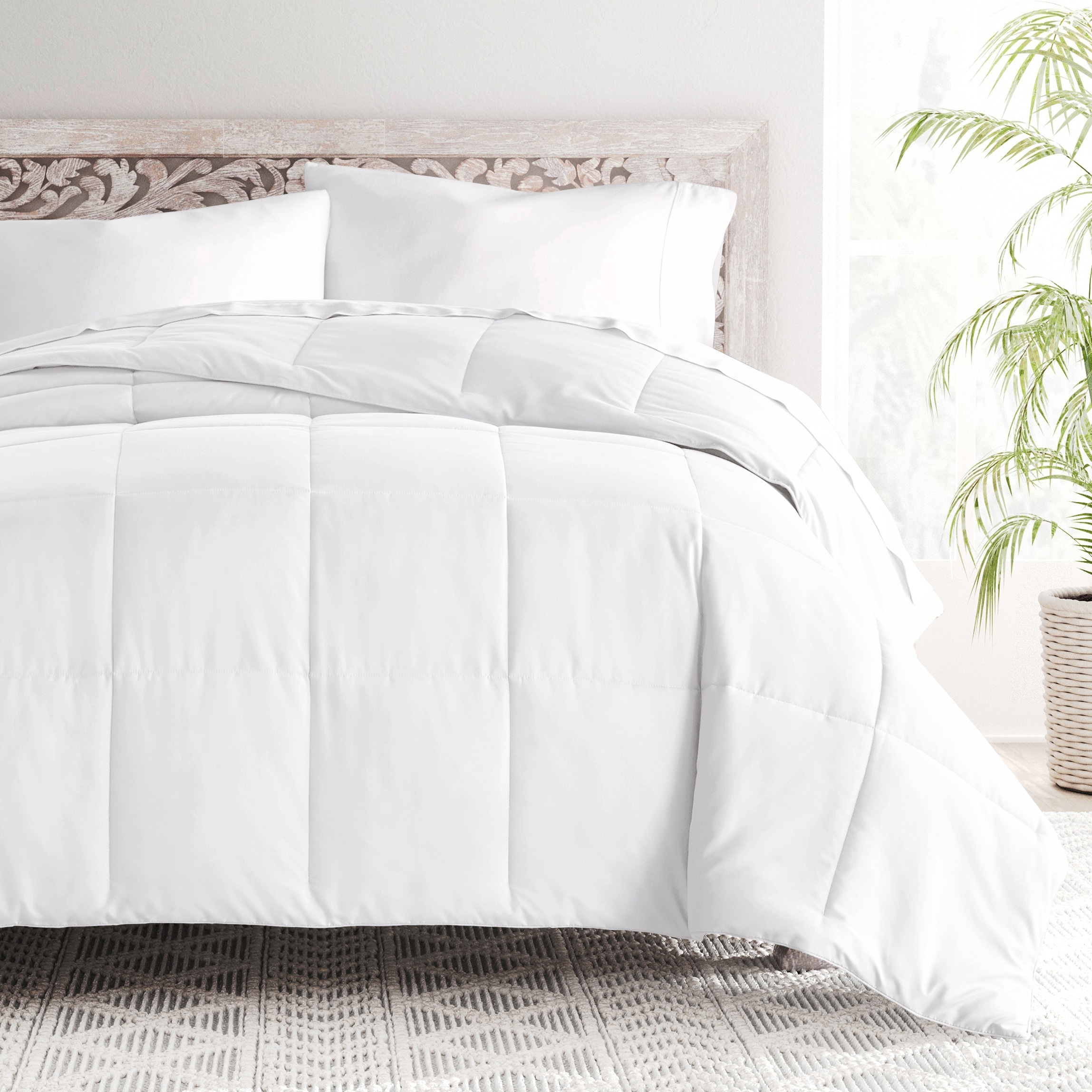 Becky Cameron All Season Lightweight Premium Down-Alternative Comforter