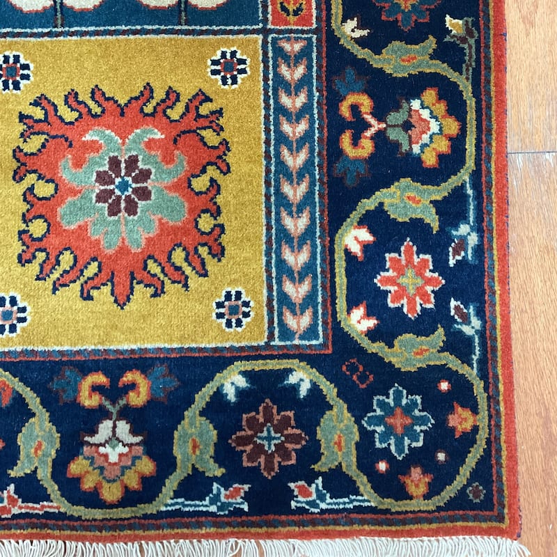 HERAT ORIENTAL Hand-knotted 2'8 x 6' Indo Bakhtiari Wool Runner - 2'8" x 6'