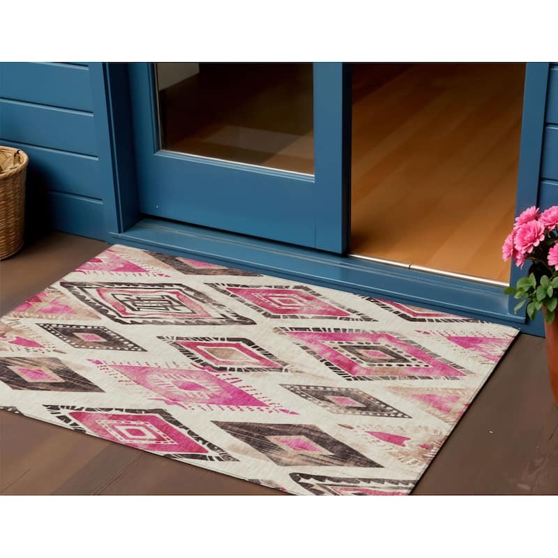 HomeRoots Aztec Transitional Rectangle Outdoor Rug - 3' x 5'