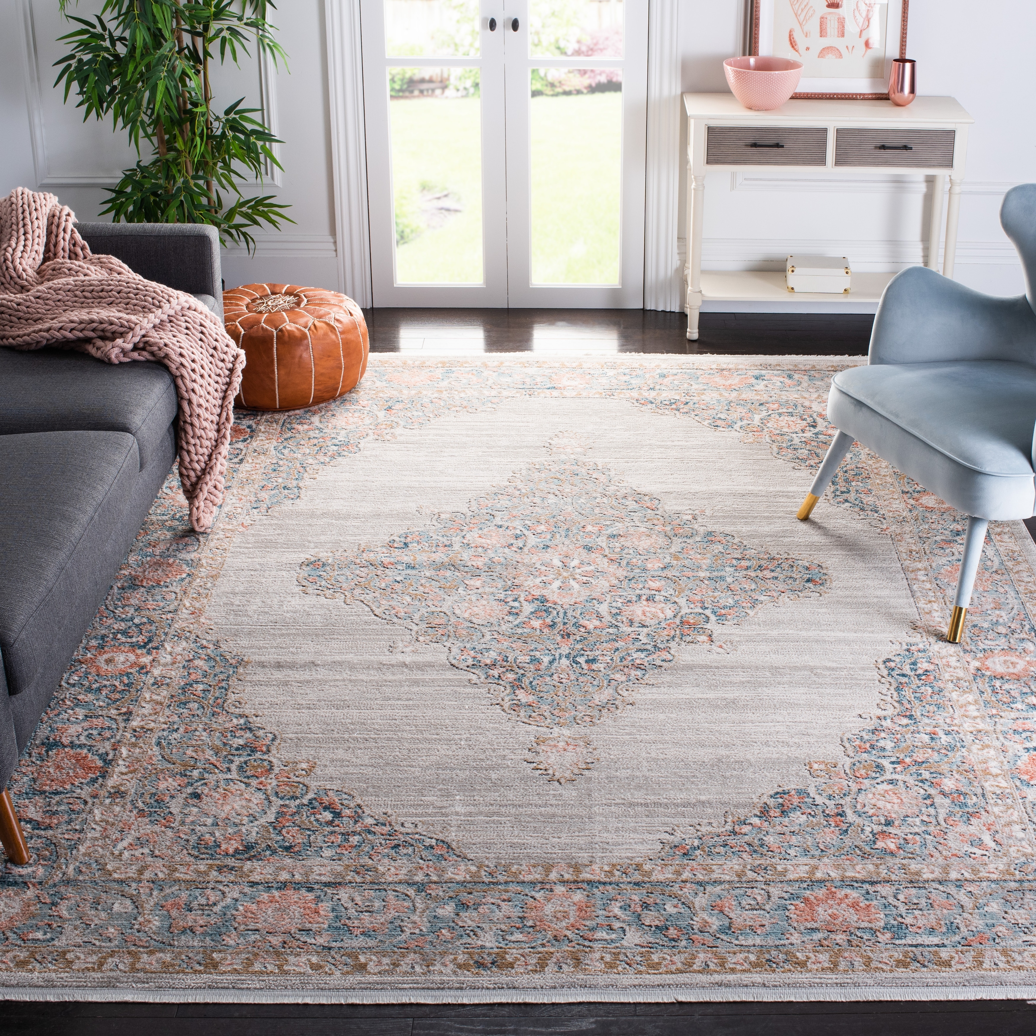 SAFAVIEH Shivan Steinunn Oriental Distressed Rug