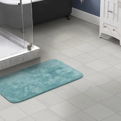 Traditional Plush Sea Foam Washable Nylon Bathroom Rug