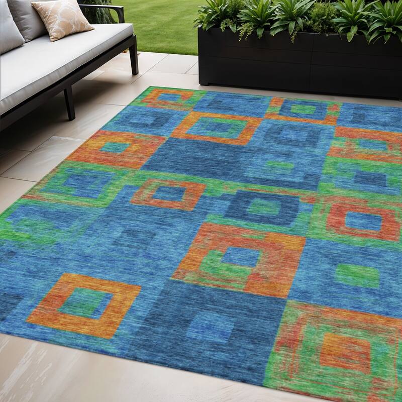 HomeRoots Geometric Transitional Rectangle Outdoor Rug - 5' X 8'