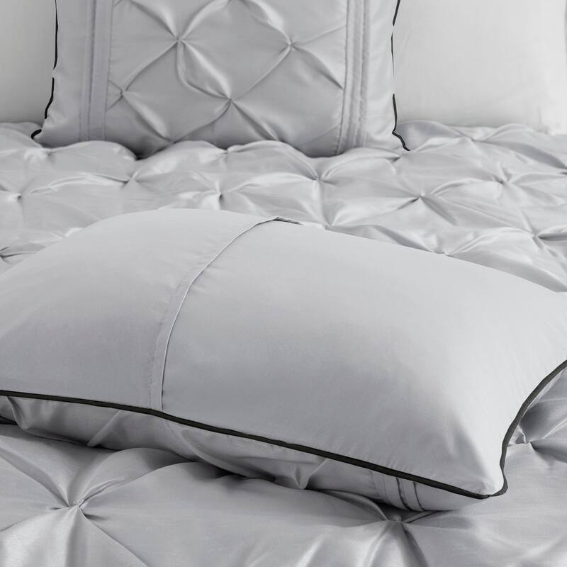 GDF Studio - Laurel 7-Piece Tufted Comforter Set with Decorative Pillows