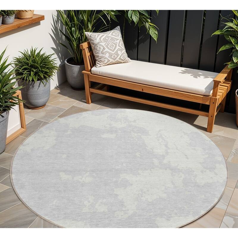HomeRoots Abstract Transitional Rectangle Outdoor Rug - 8' Round
