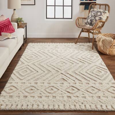 Grand Bazaar Elika Hand Tufted Diamond Transitional Area Rug