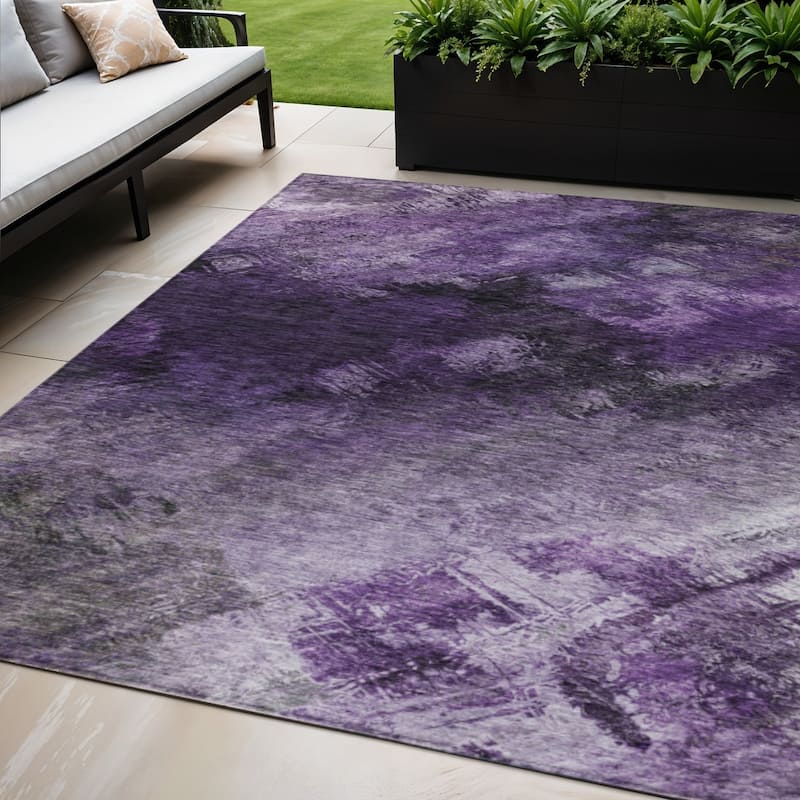 HomeRoots Abstract Transitional Rectangle Outdoor Rug - 5' X 8'