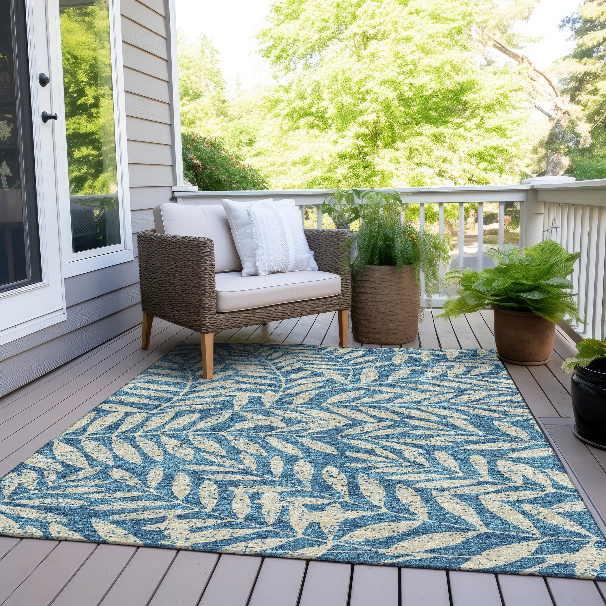 Machine Washable Indoor/ Outdoor Chantille Palm Rug