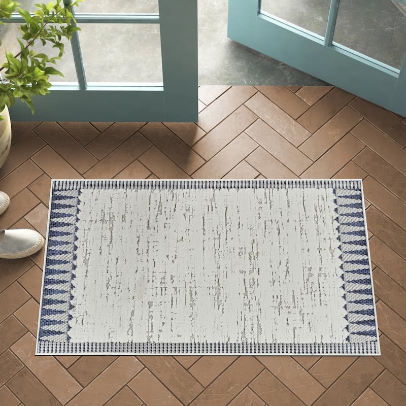 Tato Modern Art-Inspired Weather Resistant Modern Chic Outdoor Rug - 3' x 5'