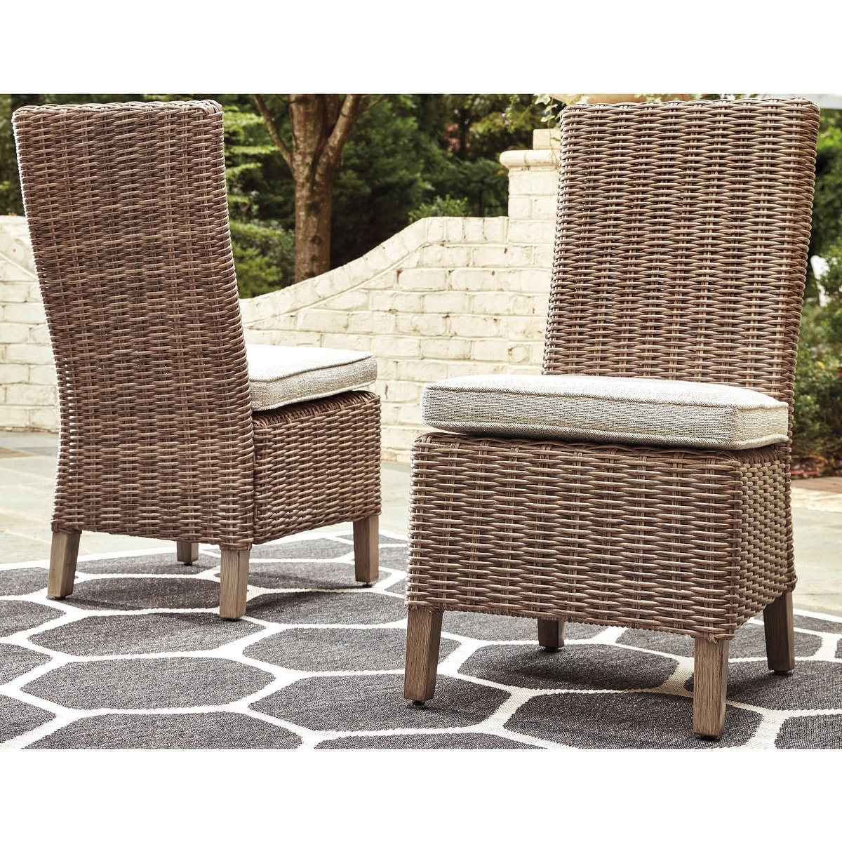 Sandestria dining table 2025