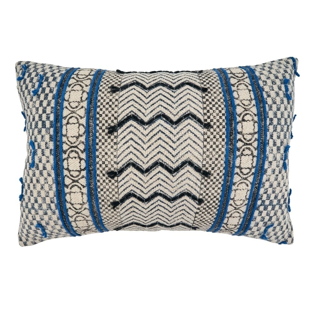 Saro Lifestyle Throw Pillow With Boho Rug Style Design