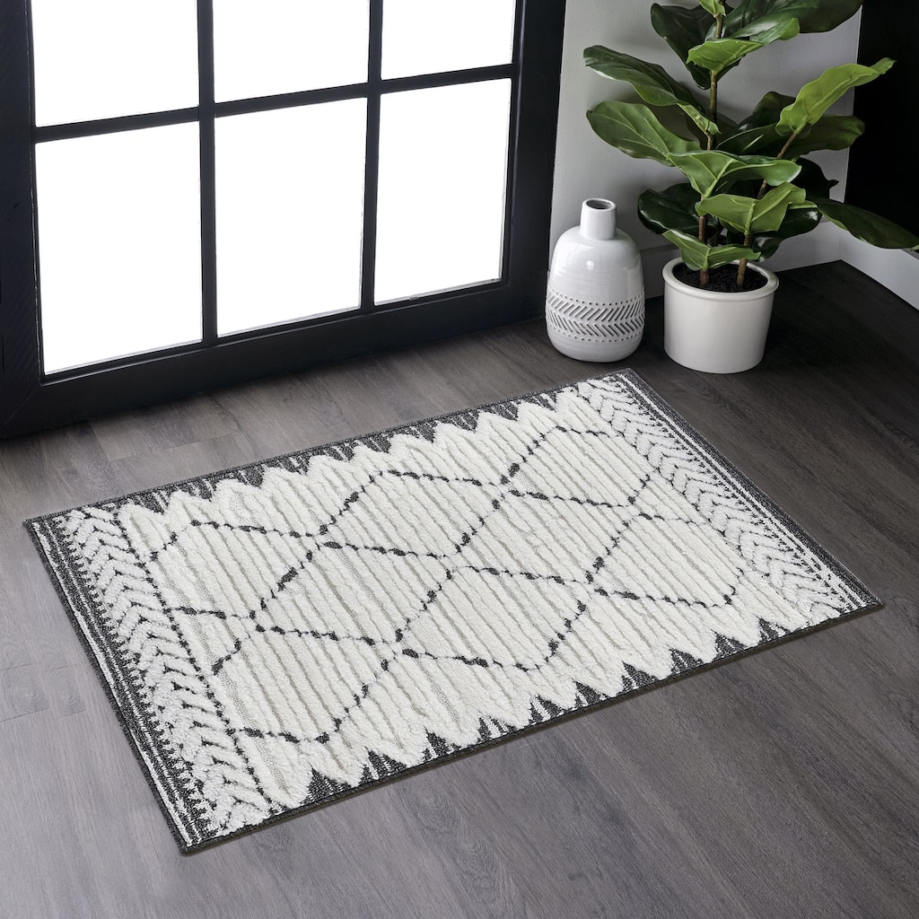 Roomfitters 2'x3' Machine Washable Boho Vintage Area Rug, Non-Slip Pet Friendly Indoor Living Room Decor Carpet - Cream