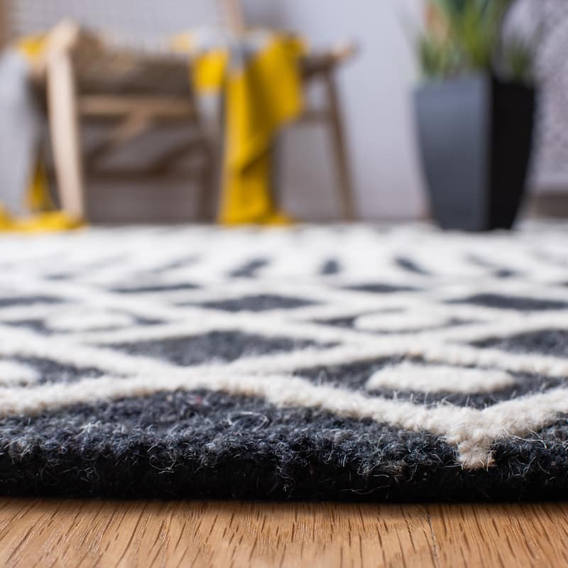 SAFAVIEH Handmade Blossom Mahalia Modern Floral Wool Rug