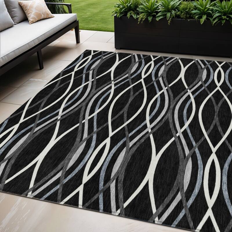 HomeRoots Abstract Transitional Rectangle Outdoor Rug - 5' X 8'