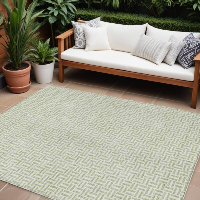 HomeRoots Geometric Transitional Rectangle Outdoor Rug - 10' X 14'