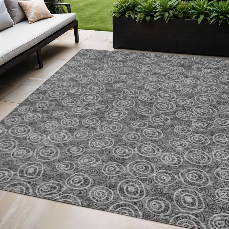 HomeRoots Geometric Transitional Rectangle Outdoor Rug - 5' X 8'